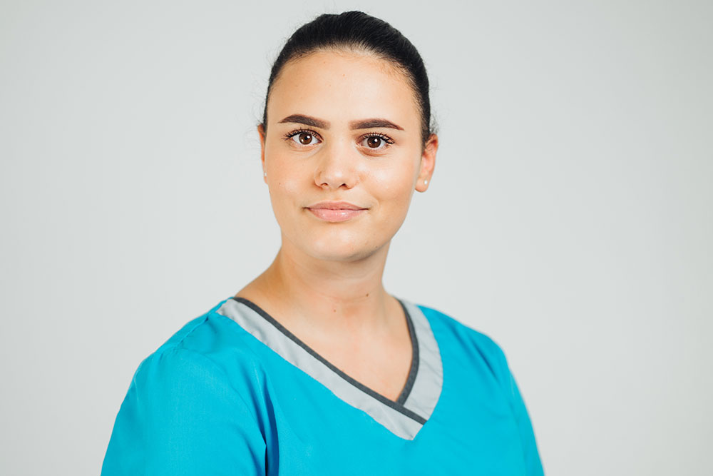 Zahnarzt Schrobenhausen – Reubel – Team – Frau Miftari Zahnarzt Schrobenhausen - Reubel - Team - Frau Miftari